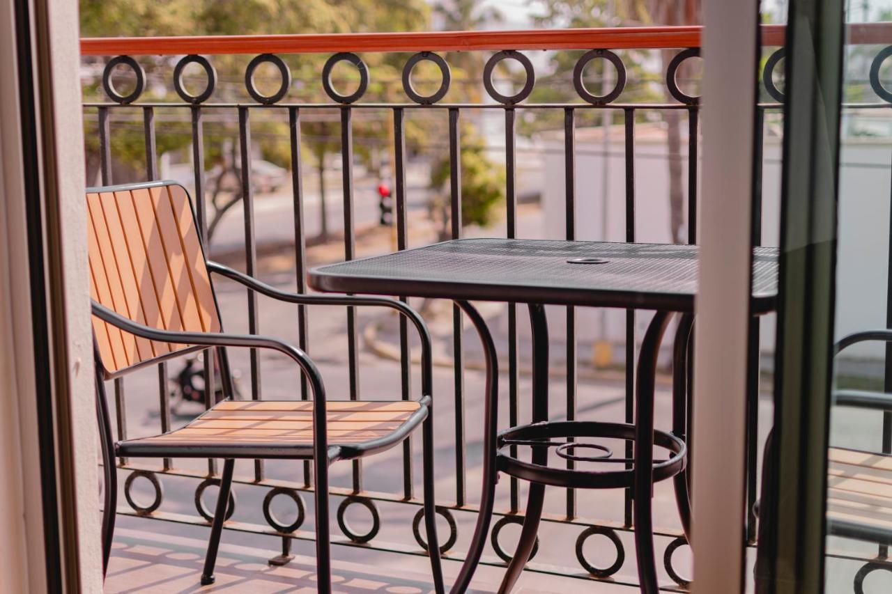La Lola Hotel & Suites Mazatlán Kültér fotó